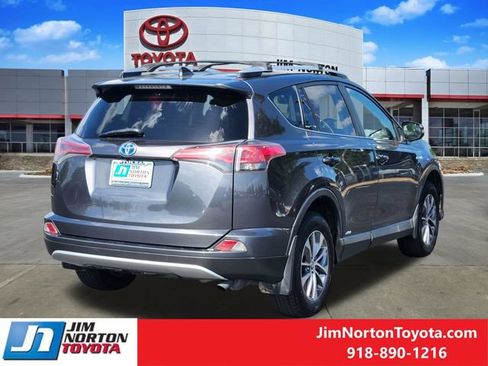 Used 2016 Toyota RAV4 XLE AWD/4WD image 5
