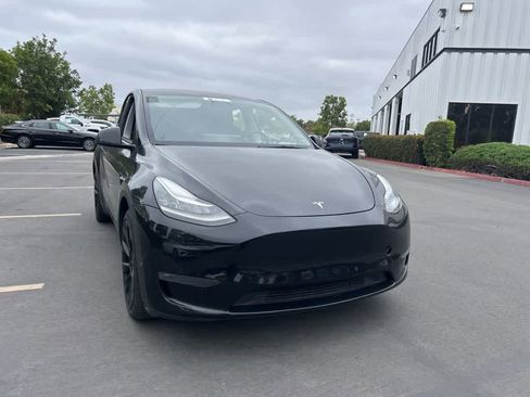 Used 2023 Tesla Model Y Long Range AWD/4WD image 1