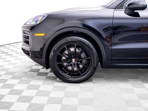 Certified 2024 Porsche Cayenne AWD/4WD image 35