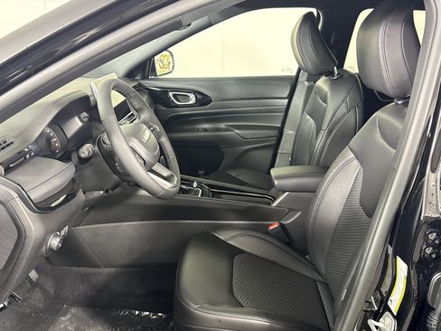 New 2026 Jeep Compass Latitude image 9