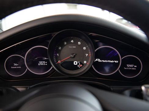 Certified 2023 Porsche Panamera 4 Platinum Edition image 13