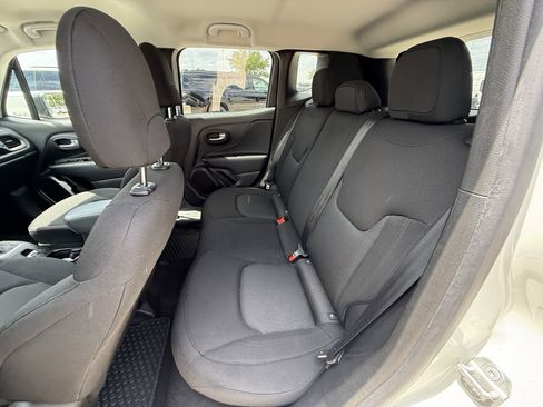Used 2023 Jeep Renegade Latitude AWD/4WD image 30