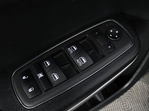 Used 2022 Chrysler 300 S image 15