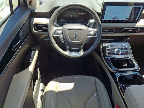 Used 2022 Lincoln Nautilus Reserve AWD/4WD image 11