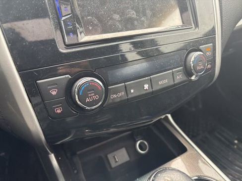 Used 2013 Nissan Altima 2.5 SL w/ Technology Pkg image 16