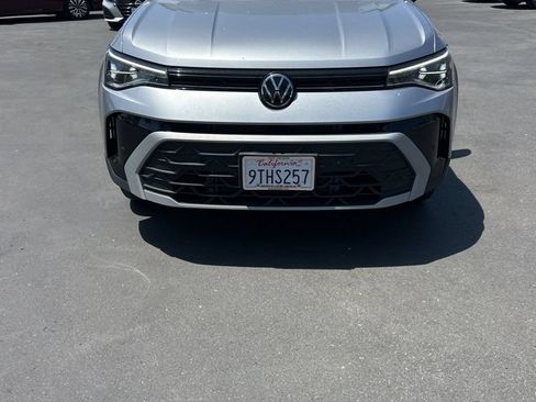 Used 2025 Volkswagen Taos SE AWD/4WD image 4