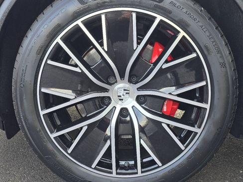 New 2025 Porsche Macan 4S Electric image 12