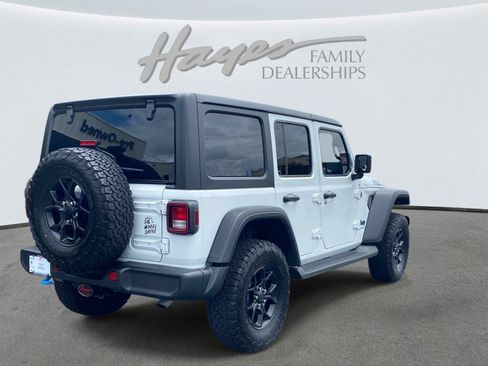 Used 2024 Jeep Wrangler Unlimited AWD/4WD image 3