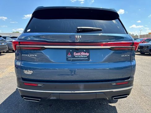 Used 2025 Buick Enclave Preferred FWD image 5