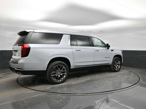 New 2026 GMC Yukon XL Denali w/ Denali Reserve Package AWD/4WD image 9