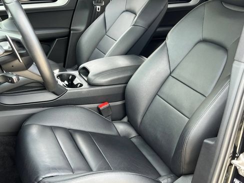 Certified 2025 Porsche Cayenne AWD/4WD image 5