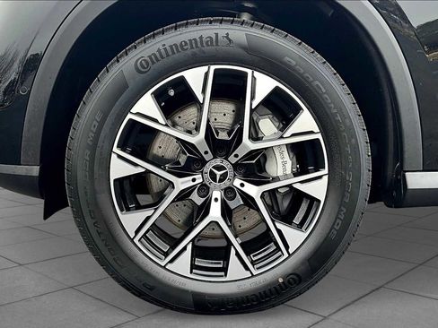 Used 2025 Mercedes-Benz GLC 350e 4MATIC image 11