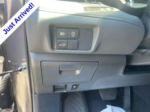 Used 2024 Toyota Highlander LE AWD/4WD image 16