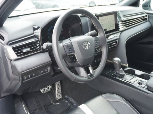 Used 2025 Toyota Camry SE FWD image 19