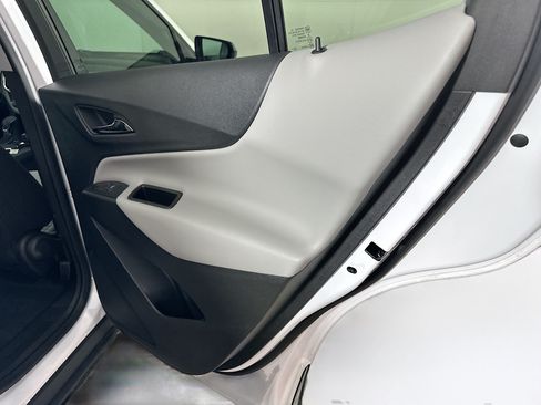 Used 2023 Chevrolet Equinox LS w/ LS Convenience Package FWD image 27