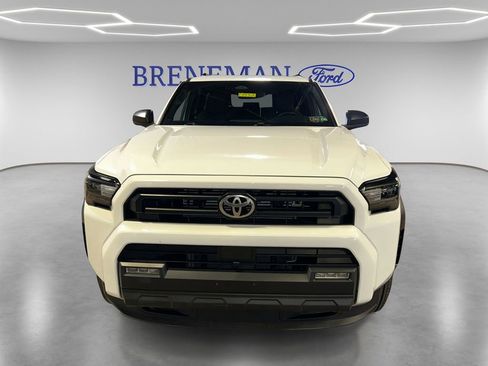 Used 2025 Toyota 4Runner SR5 AWD/4WD image 2