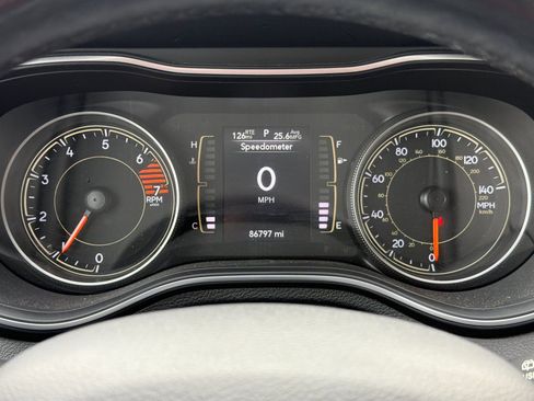 Used 2021 Jeep Cherokee Latitude Plus AWD/4WD image 23