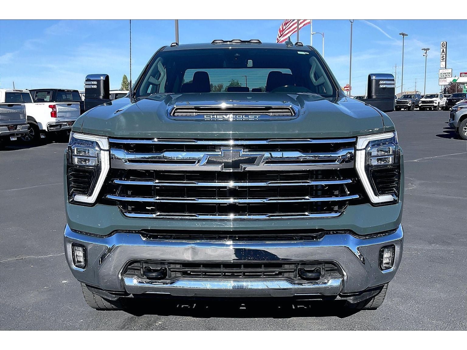 Used 2025 Chevrolet Silverado 3500 LTZ AWD/4WD image 3