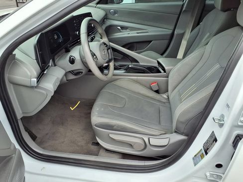 Used 2025 Hyundai Elantra Sport FWD image 19