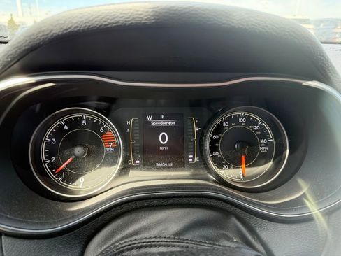 Used 2020 Jeep Cherokee Latitude w/ Cold Weather Group AWD/4WD image 7