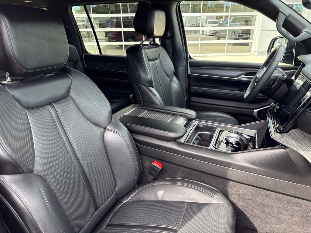 Used 2024 Jeep Wagoneer Series II w/ Flexible Seating Group AWD/4WD image 27