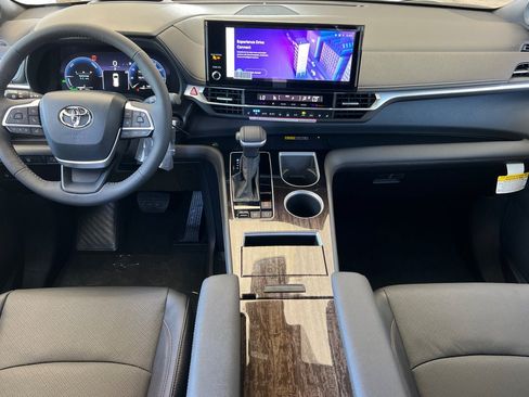 New 2026 Toyota Sienna Platinum AWD/4WD image 9