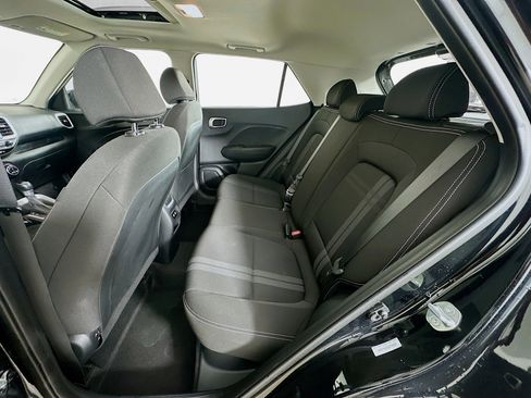 Used 2025 Hyundai Venue SEL image 27