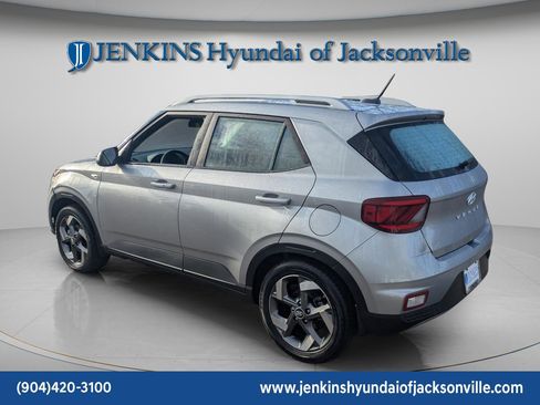 Certified 2024 Hyundai Venue SEL image 3