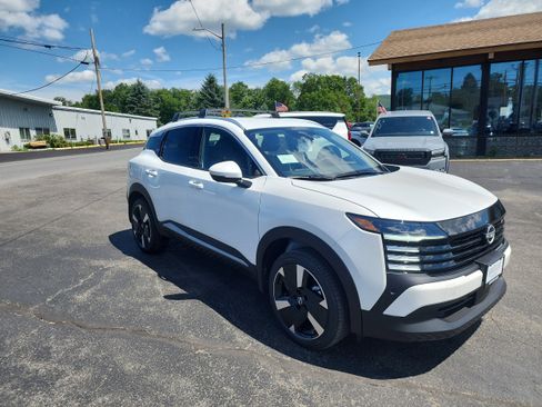 New 2025 Nissan Kicks SR image 1