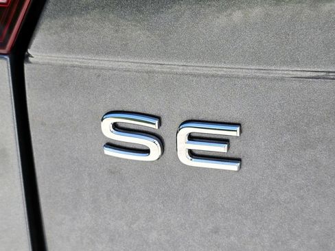 Used 2024 Volkswagen Tiguan SE image 7