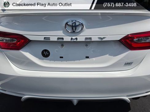 Used 2018 Toyota Camry SE w/ Moonroof Package FWD image 7