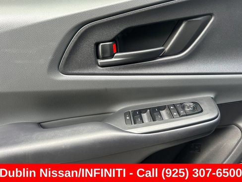 Used 2025 Toyota Prius LE FWD image 12