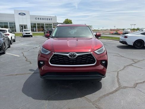 Used 2023 Toyota Highlander XLE image 2