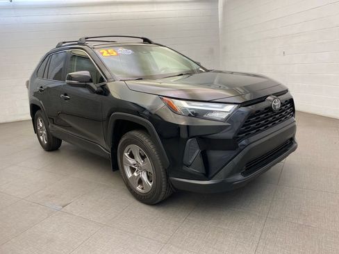 Used 2025 Toyota RAV4 XLE AWD/4WD image 5
