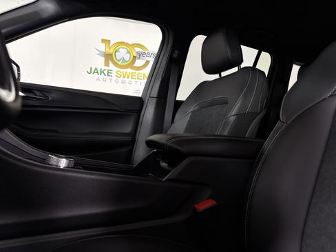 New 2025 Jeep Grand Cherokee Altitude image 28