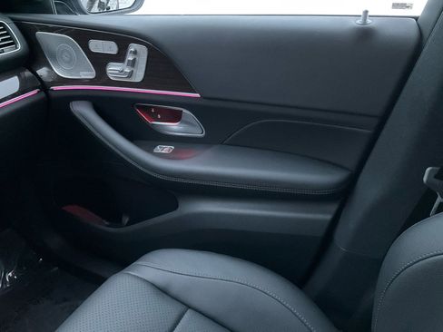 Used 2025 Mercedes-Benz GLS 450 4MATIC image 17