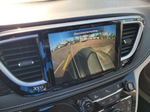 Used 2023 Chrysler Pacifica Limited FWD image 16