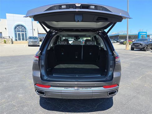 Used 2022 Jeep Grand Cherokee Overland w/ Luxury Tech Group IV image 5