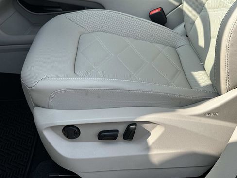 Used 2025 Volkswagen Atlas SE image 18