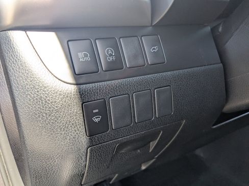 Used 2019 Toyota Highlander SE FWD image 21