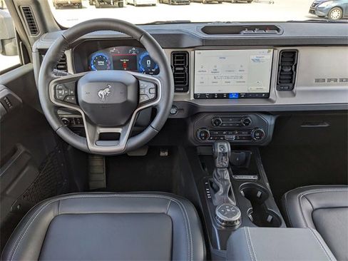 New 2025 Ford Bronco Outer Banks w/ Black Appearance Package image 15