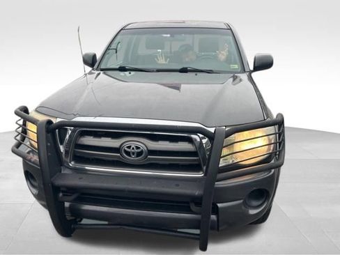Used 2010 Toyota Tacoma 4x4 Regular Cab image 2