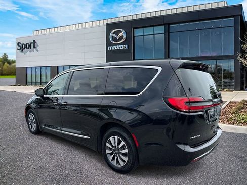 Used 2023 Chrysler Pacifica Limited FWD image 5