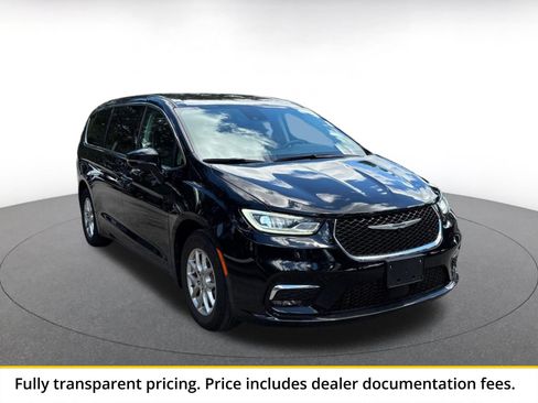 Used 2024 Chrysler Pacifica Touring-L FWD image 1