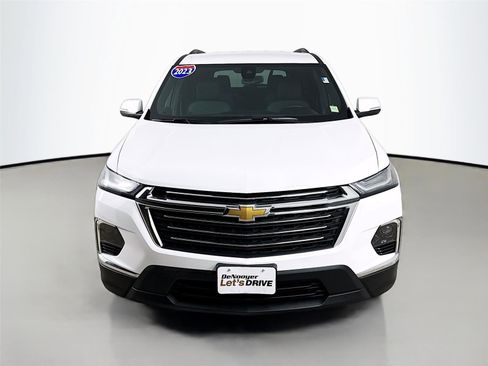 Used 2023 Chevrolet Traverse LT image 3