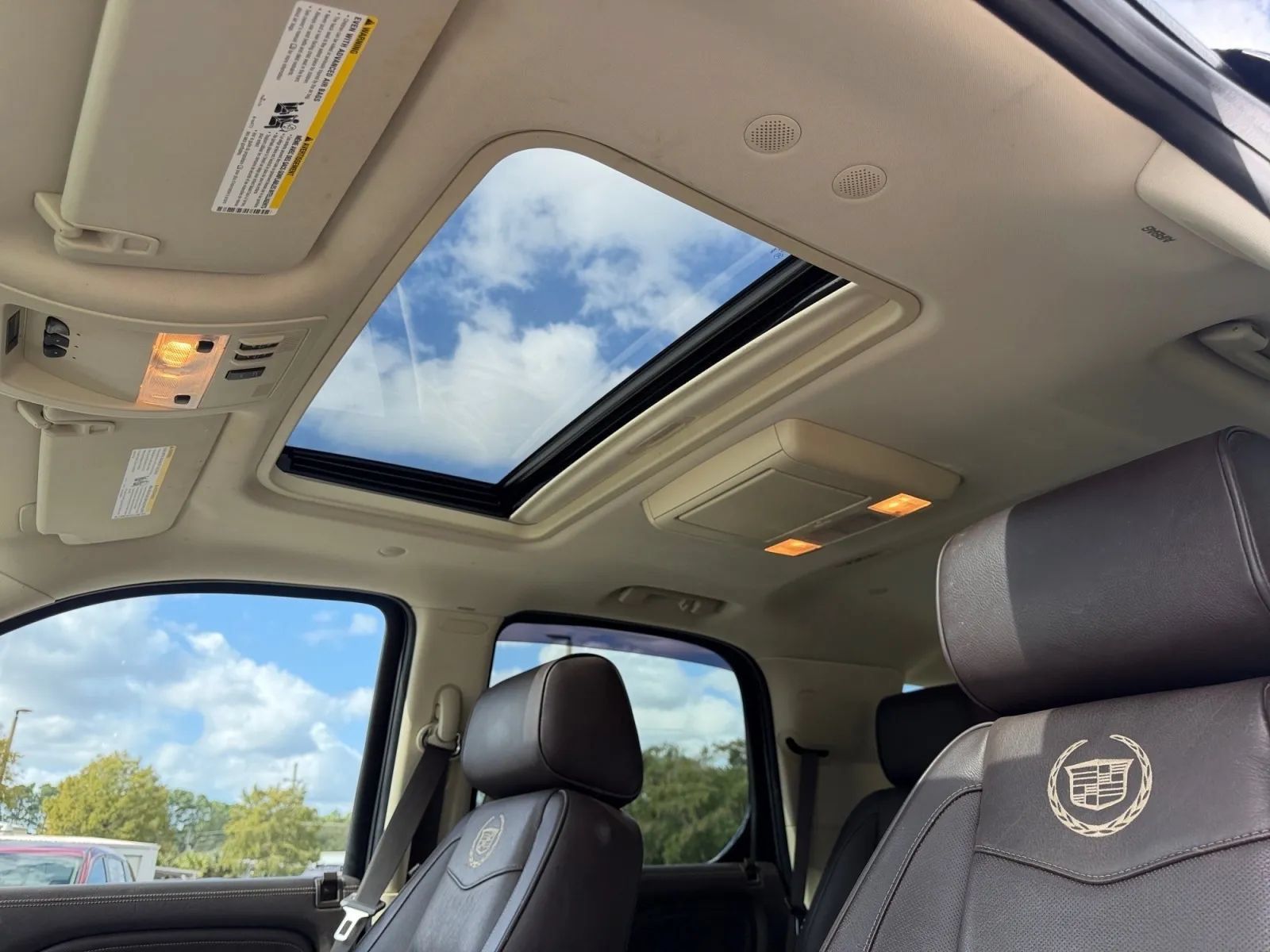 Used 2011 Cadillac Escalade Platinum AWD/4WD image 21