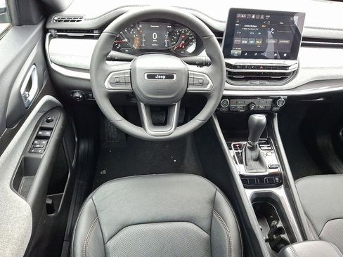 Used 2023 Jeep Compass Latitude image 11