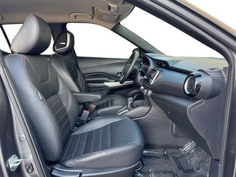 Used 2019 Nissan Kicks SR w/ SR Premium Package image 18