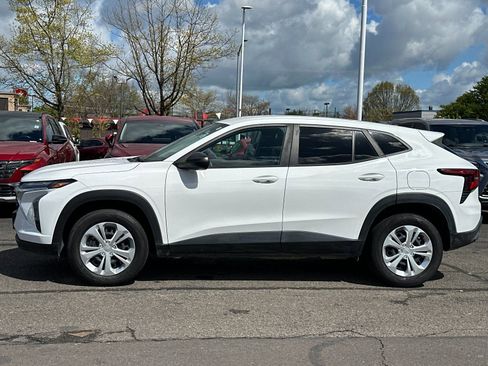 Used 2024 Chevrolet Trax LS FWD image 7