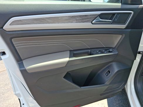 Certified 2023 Volkswagen Atlas Cross Sport SE w/ Panoramic Sunroof Package AWD/4WD image 12